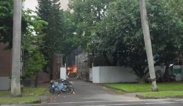 臺灣大學化工系實驗室爆炸起火，多名學生受傷，現(xiàn)場畫面