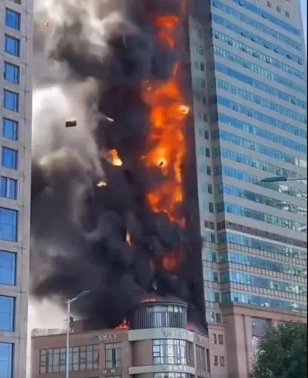 又一建筑外墻火災(zāi)，天津大樓起火，物業(yè)否認(rèn)因煤氣爆炸導(dǎo)致起火